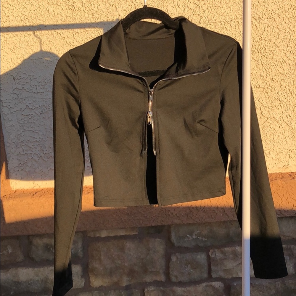 Cropped zip top